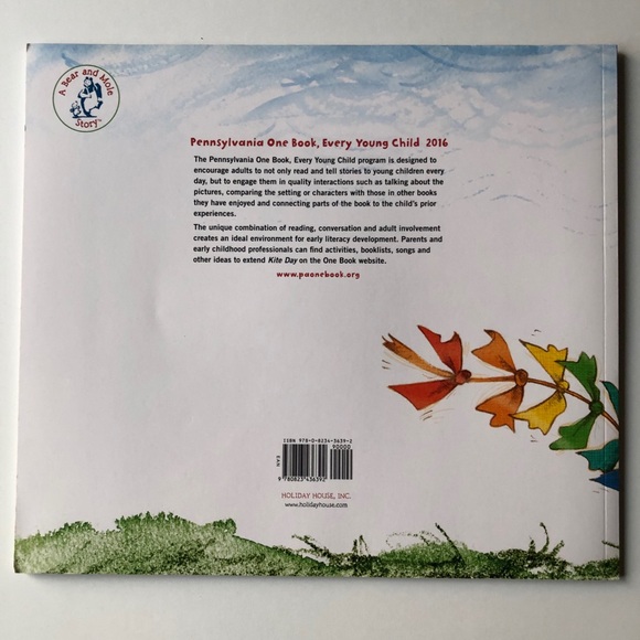 Kite Day: A Bear and Mole Story - Picture 2 of 9